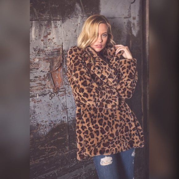 REORDERED! ❤️ Fab Faux Fur Pocket Detail Jacket! - Picture 6 of 7